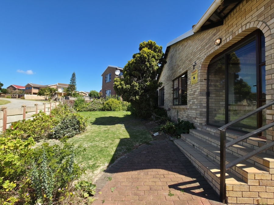 4 Bedroom Property for Sale in Wavecrest Eastern Cape